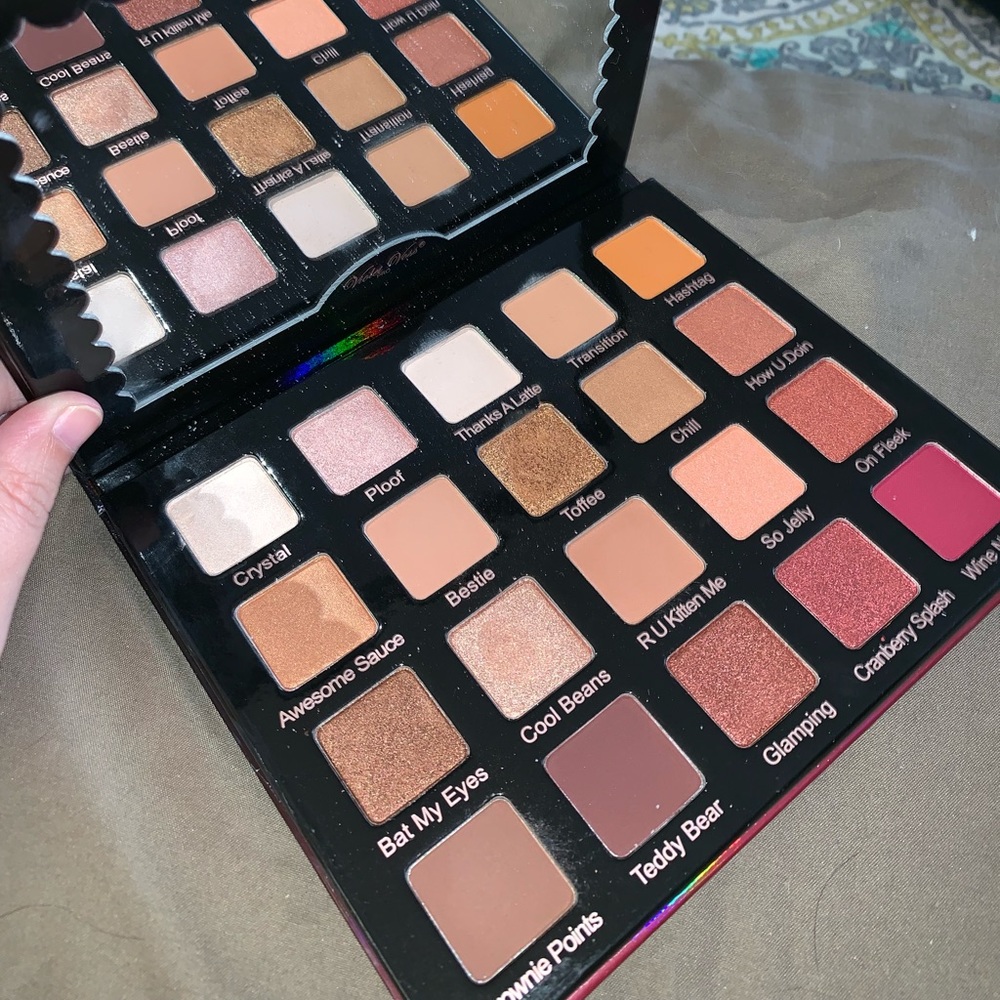 Violet Voss Holy Grail